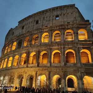 Luminoso In Centro Storico , Roma Italia